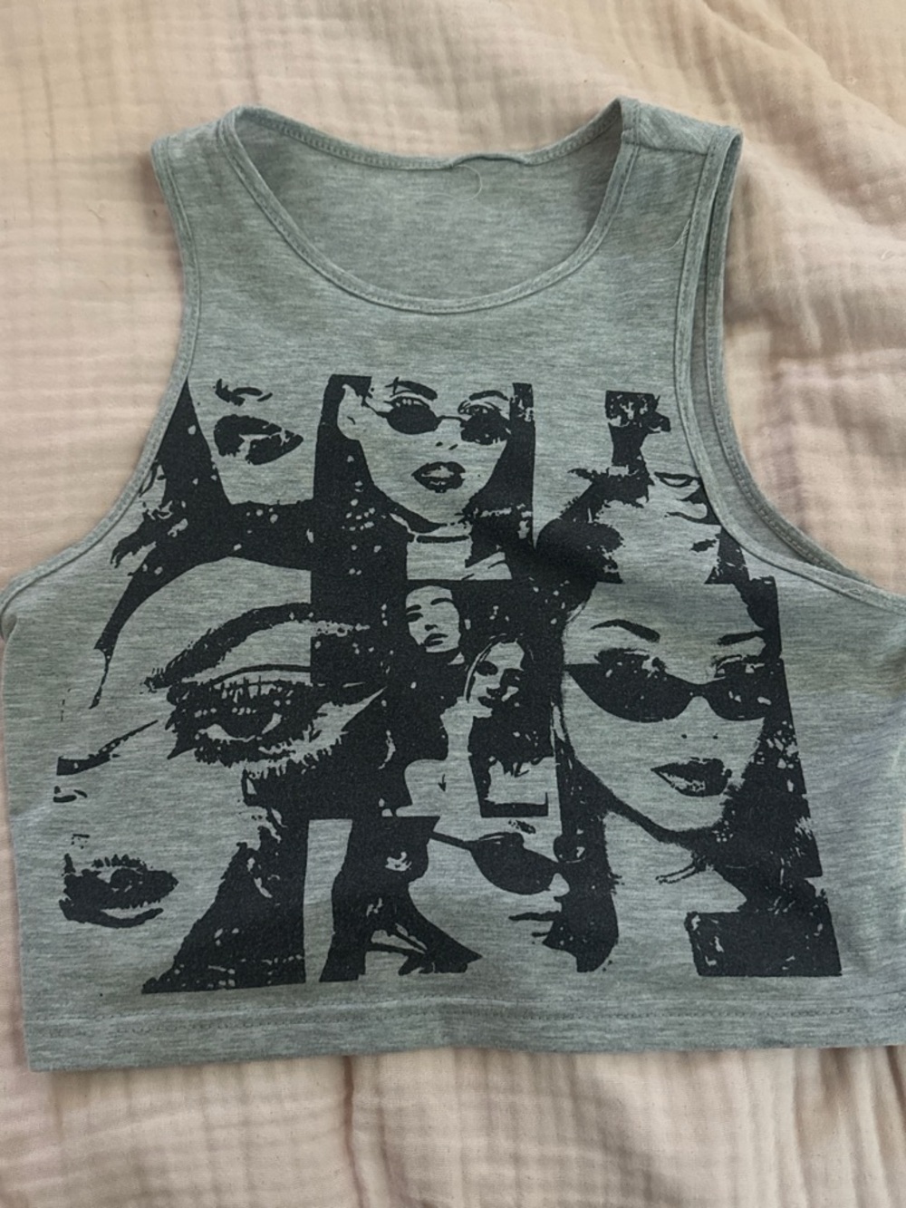 Gray Graphic Crop Tank Top - SHEIN